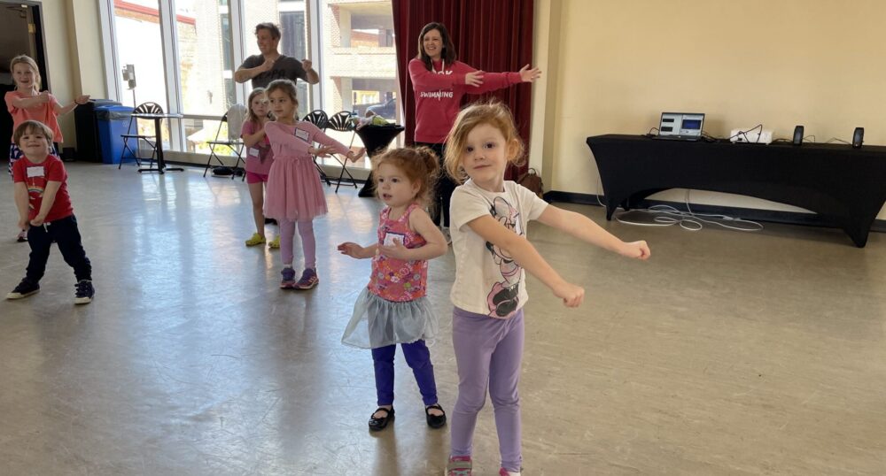 FAMILY WORKSHOP: FAMILY DANCE CLASS