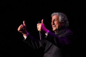 Tony Bennett giving the Strand Theatre audience 2 thumbs up when he performed in 2017